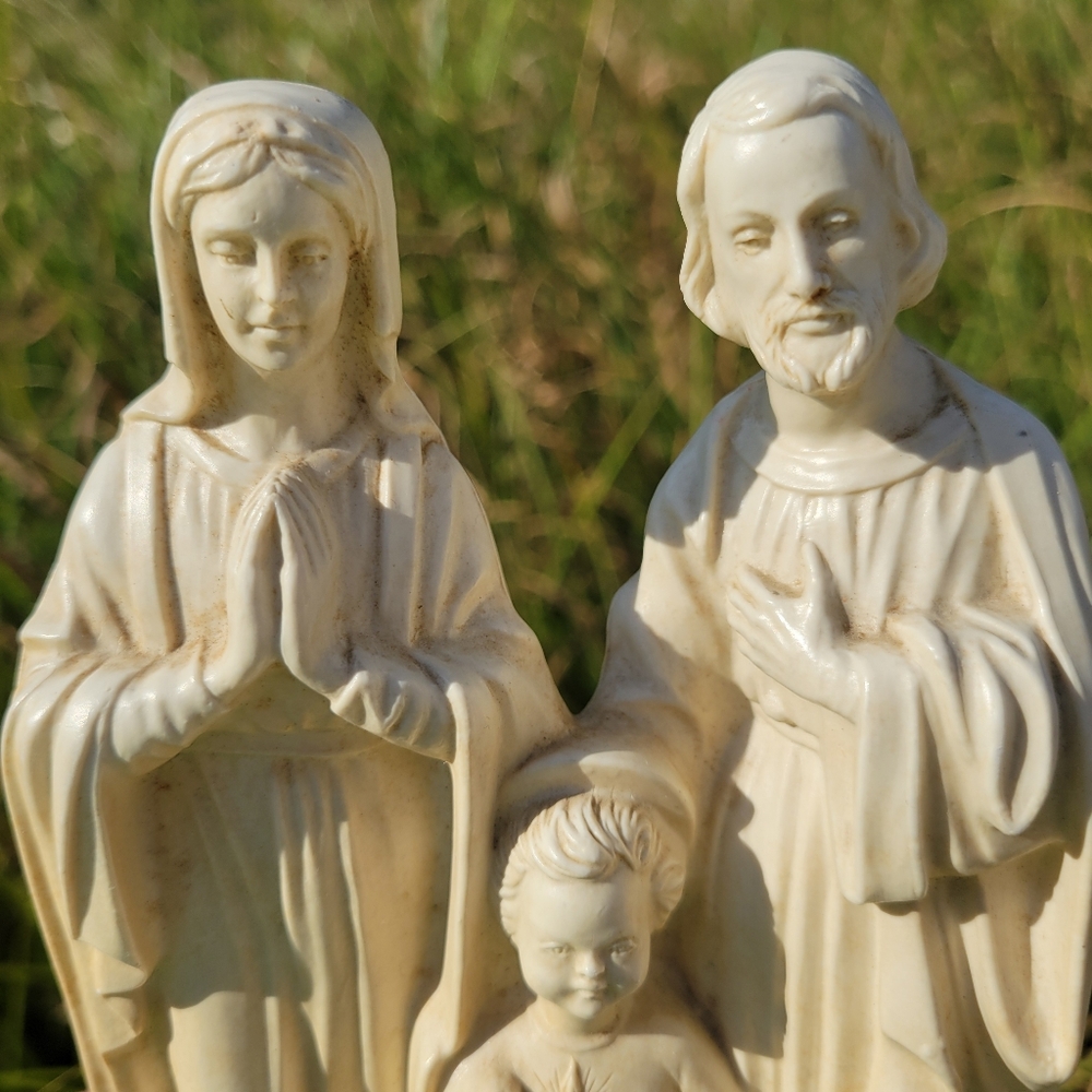 Holy Family Religious Figurine ~ Vintage ~ Jesus Mary Joseph ~ Christmas ~ Resin - Picture 2 of 16